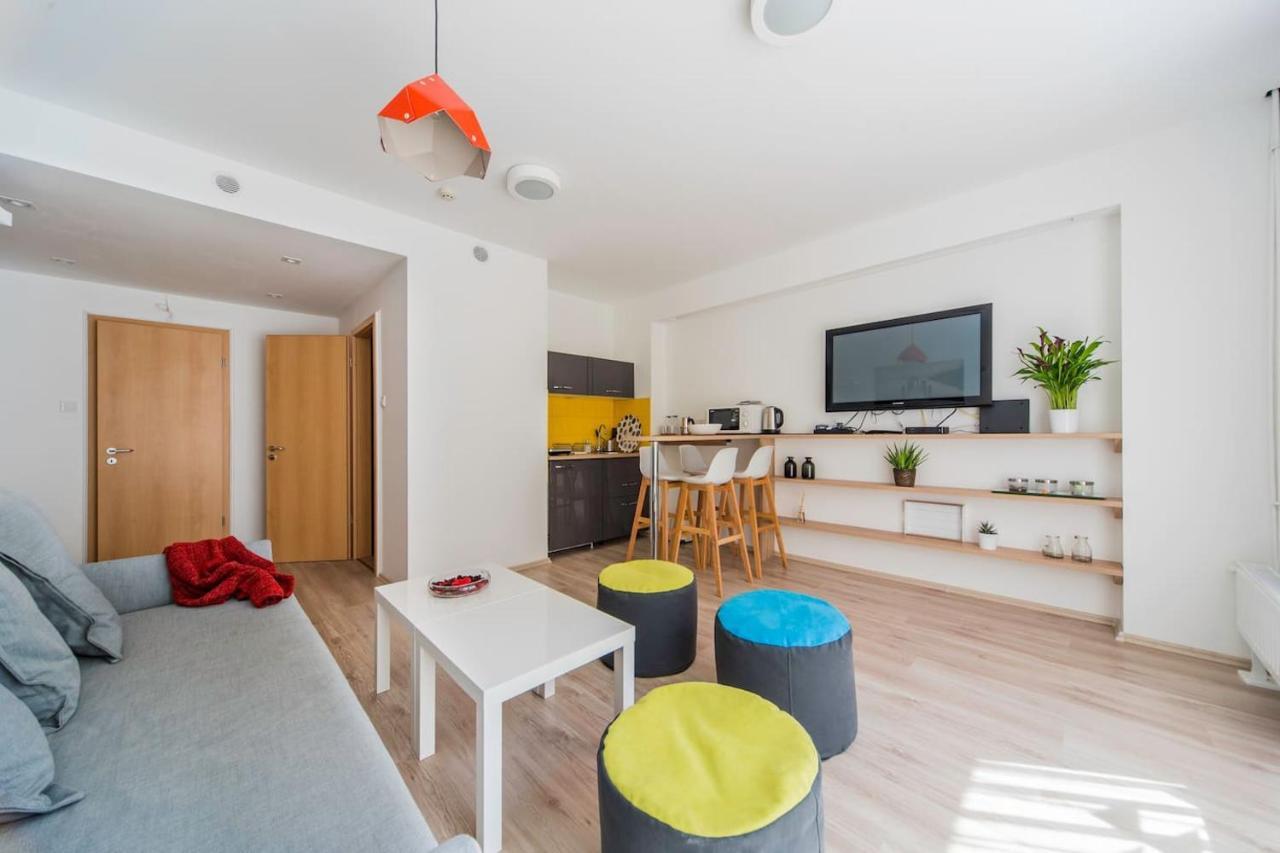 Modern Four Bedroom In Palace District Apartament