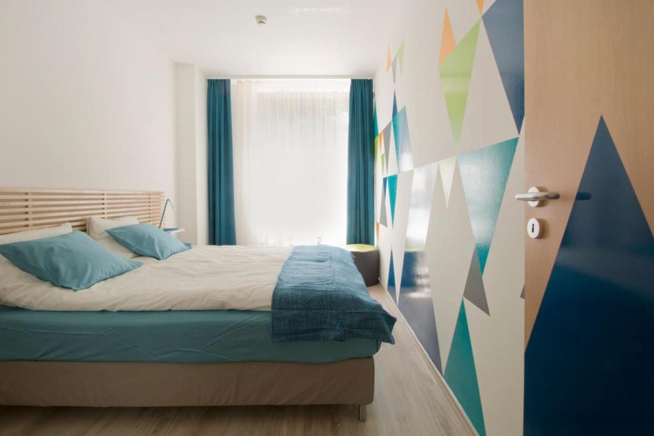 Modern Four Bedroom In Palace District Apartament *