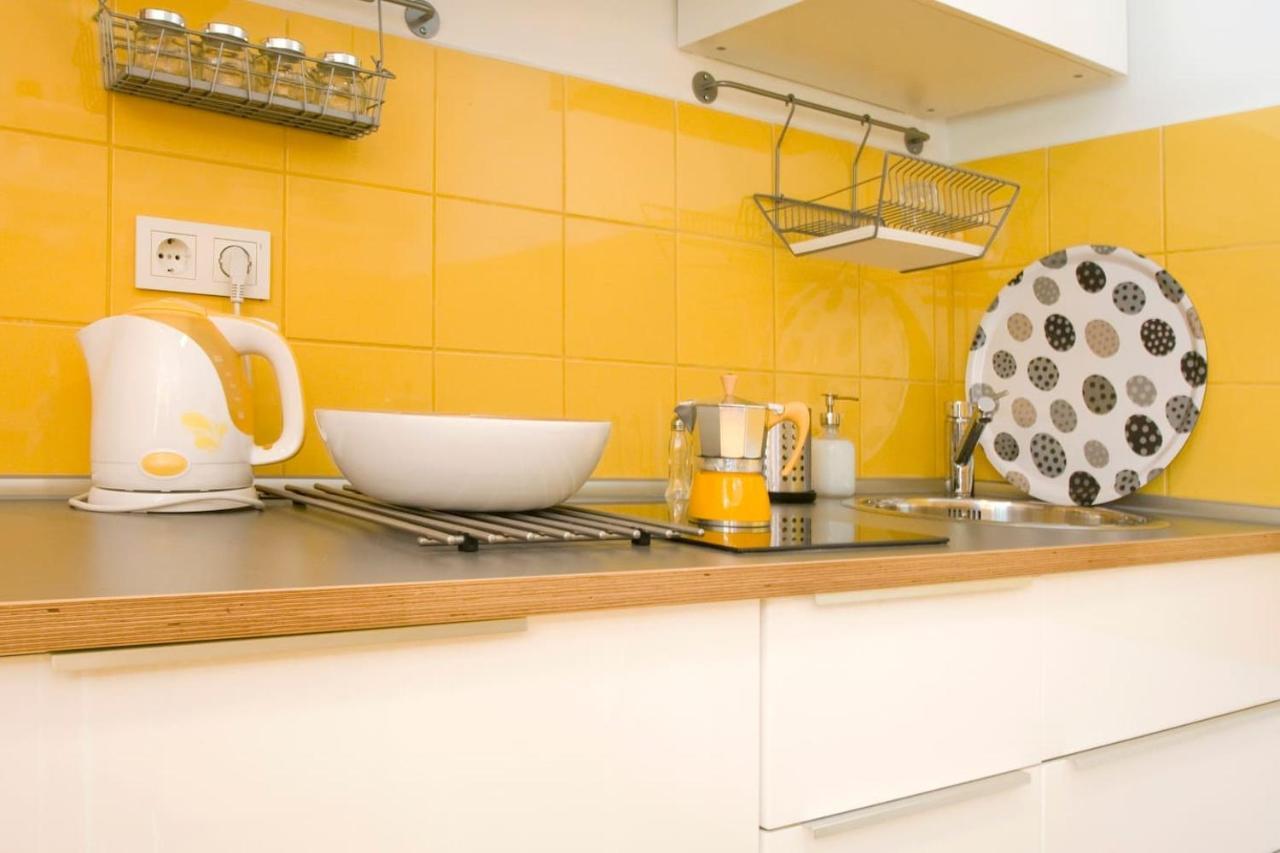 Modern Four Bedroom In Palace District Apartament