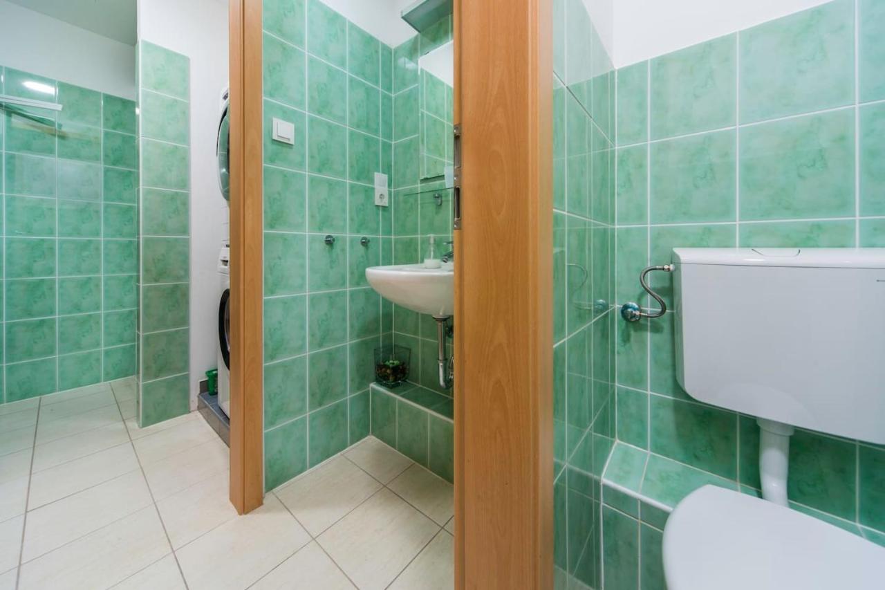 Apartament Modern Four Bedroom In Palace District