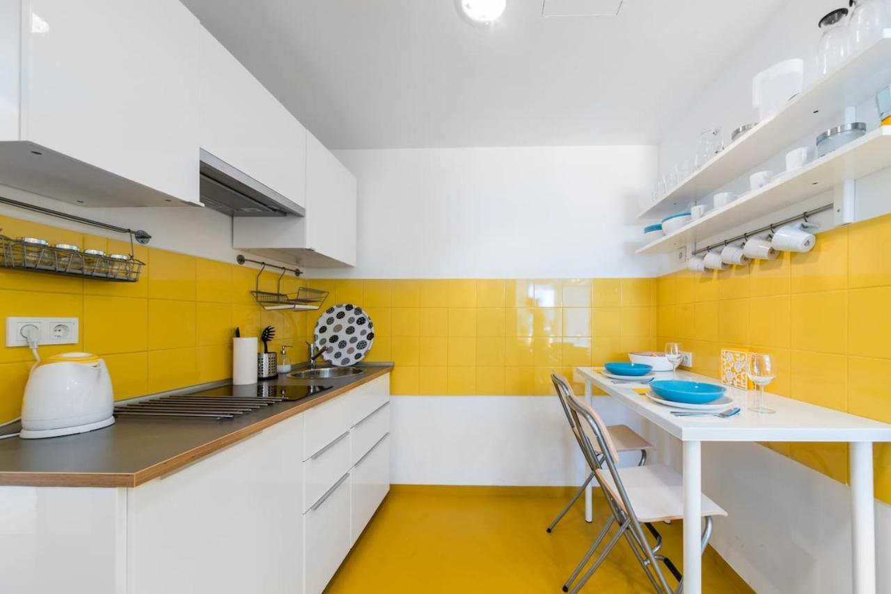 Modern Four Bedroom In Palace District Apartament *